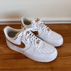Nike Air Force 1 Low Men Size 10 White Metallic Gold Sneakers DC2181-100